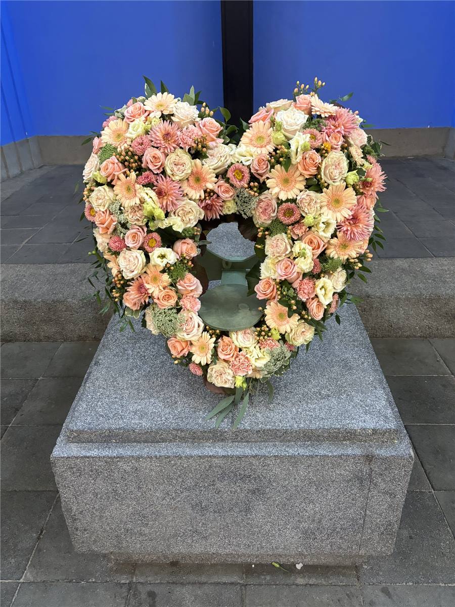 Herz aus roten Rosen
