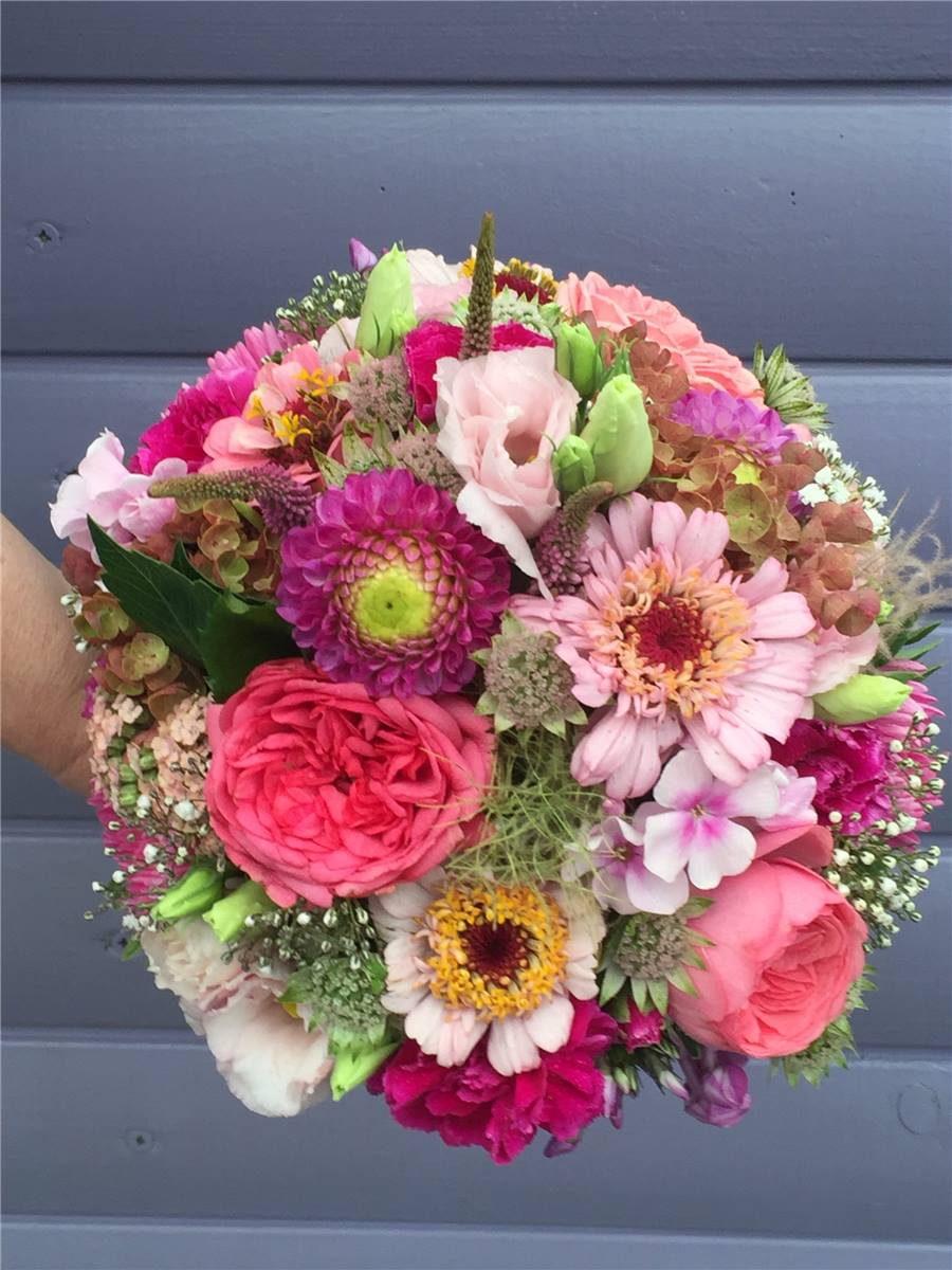 Bunter Strauß mit Rosen, Gerbera und Sonnenblume