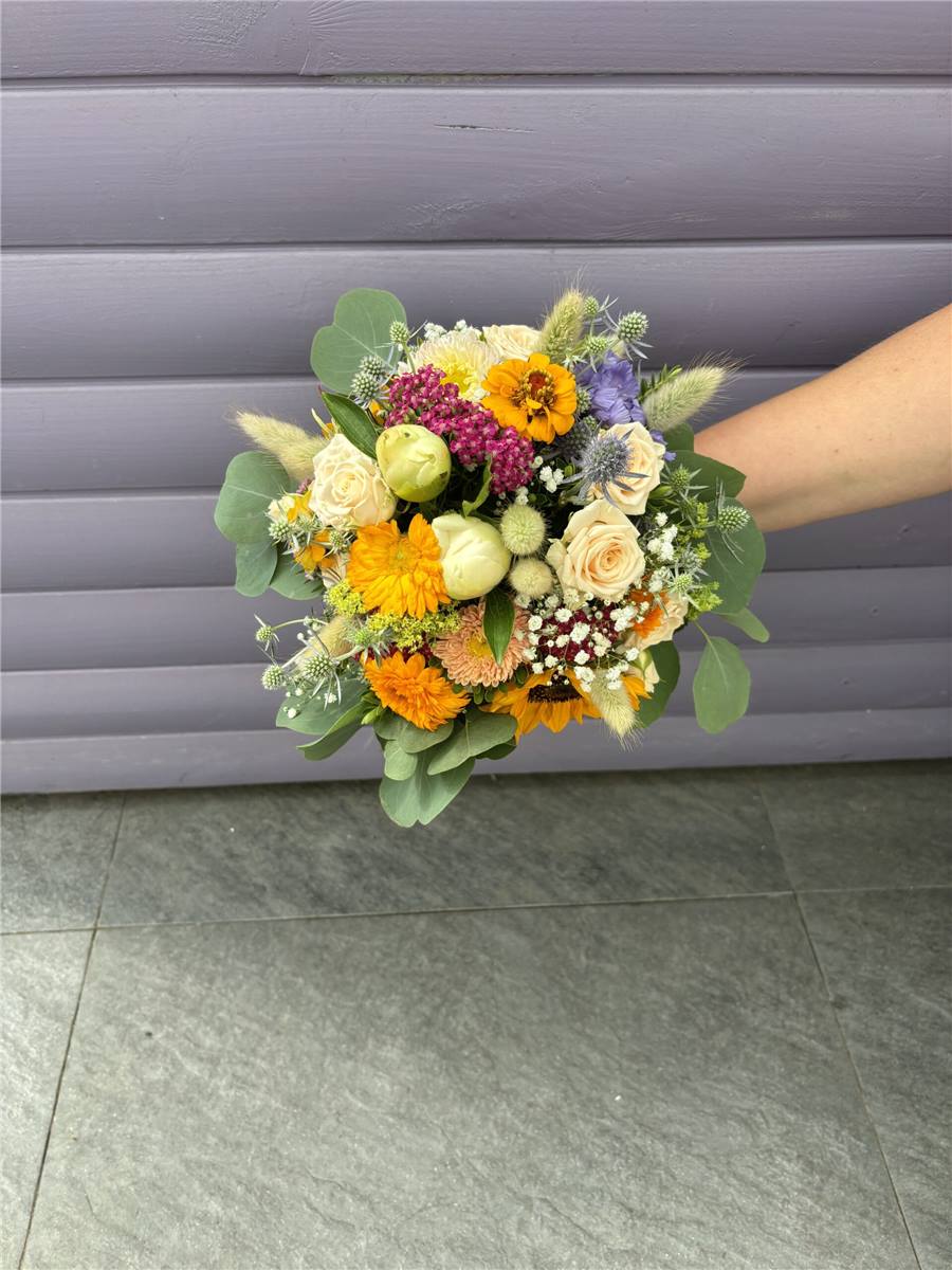 Sommerlicher Strauß in Gelb und Orange